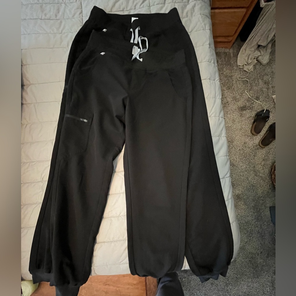 2 pairs Figs Jogger scrub pants